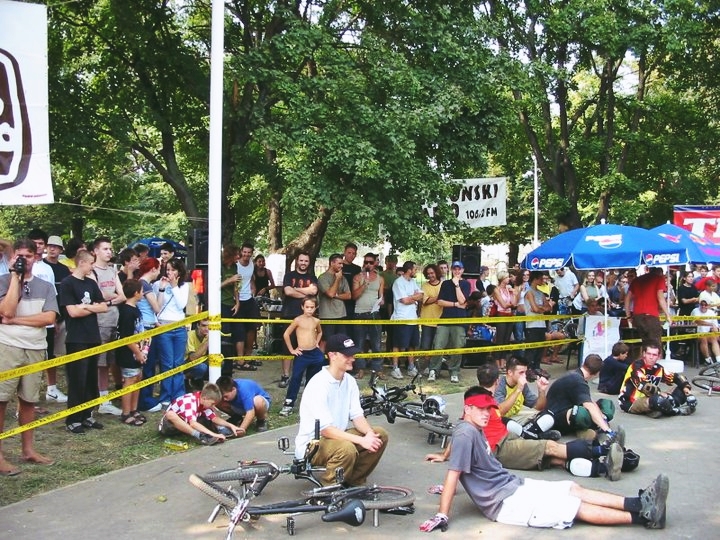 pc III 2003 - publika, park